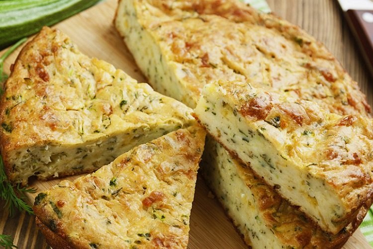 Запеканка из творога, кабачков и зелени