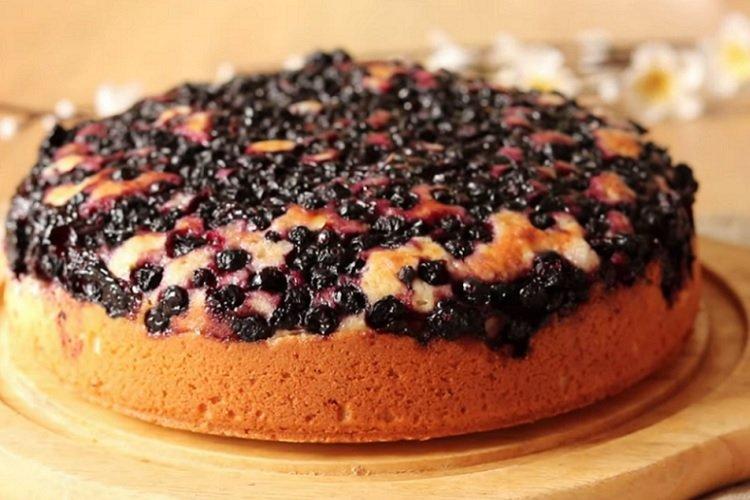 Пирог с ягодами на кефире