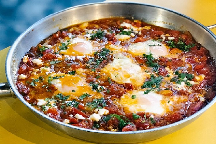 Шакшука с нутом и сухой аджикой