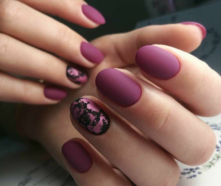 Матовый осенний маникюр 2021