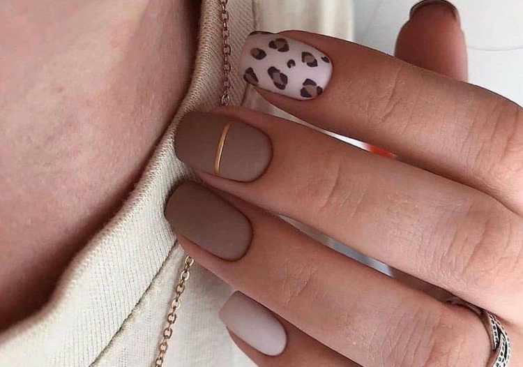 Монохромный маникюр