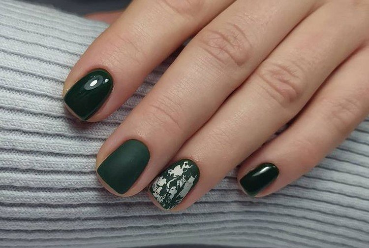 Яркие цвета в маникюре