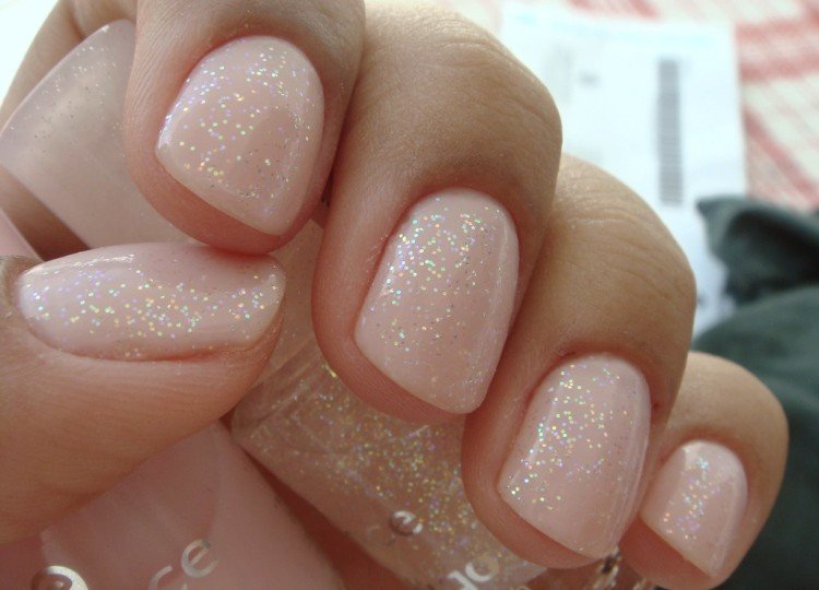 Блестки в прозрачной базе