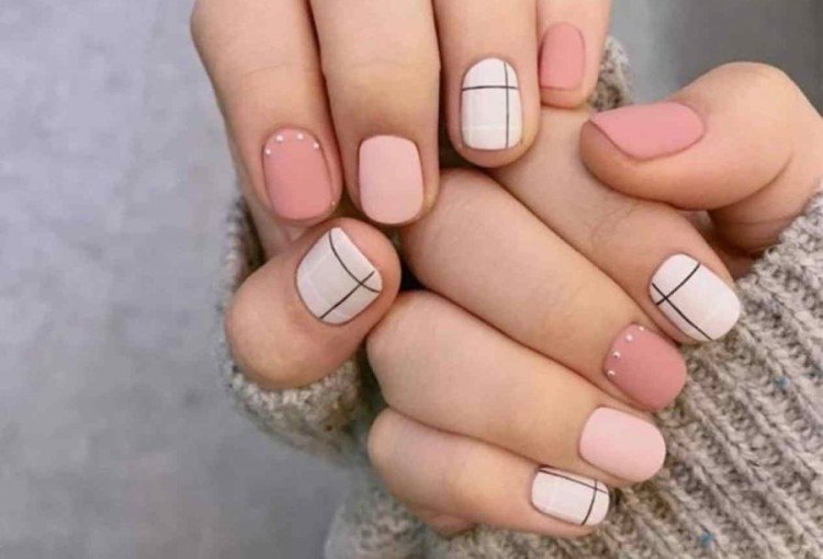 Монохромный маникюр