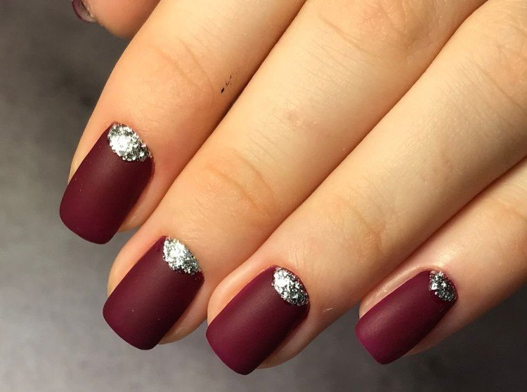 Бордовый маникюр