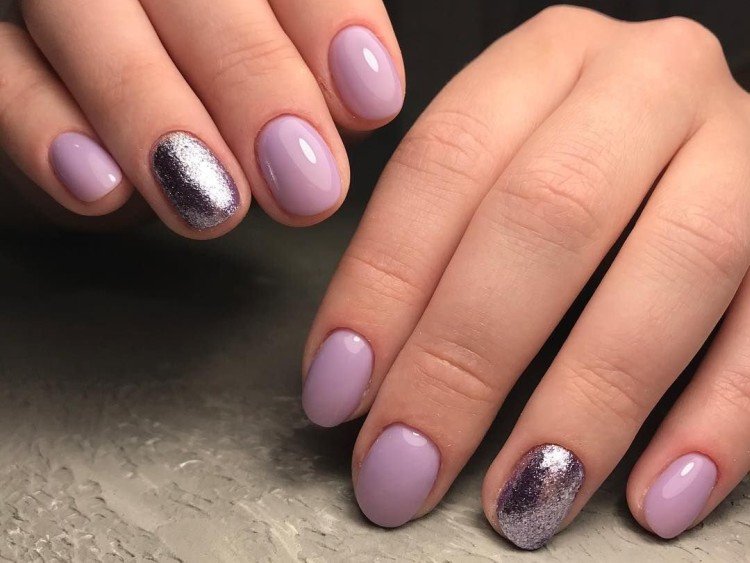 Светлый маникюр на короткие ногти