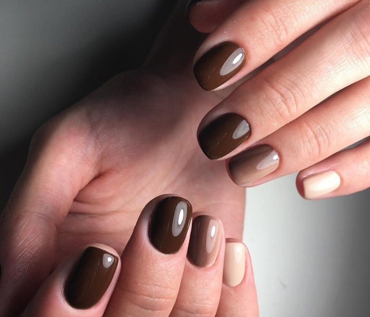 Яркие оттенки в маникюре