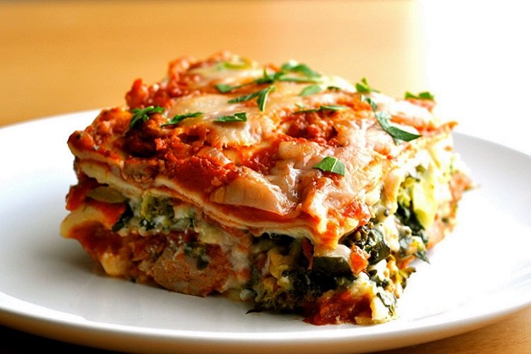 Мусака с брокколи и моцареллой