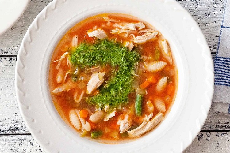 Минестроне с курицей и макаронами
