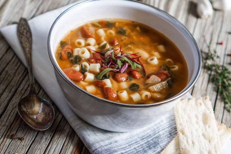 Густой минестроне с фасолью