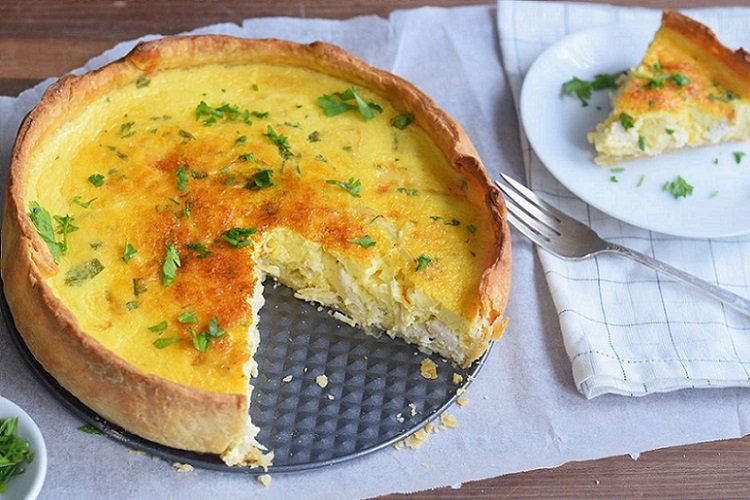 Заливной пирог с начинкой из капусты и картошки