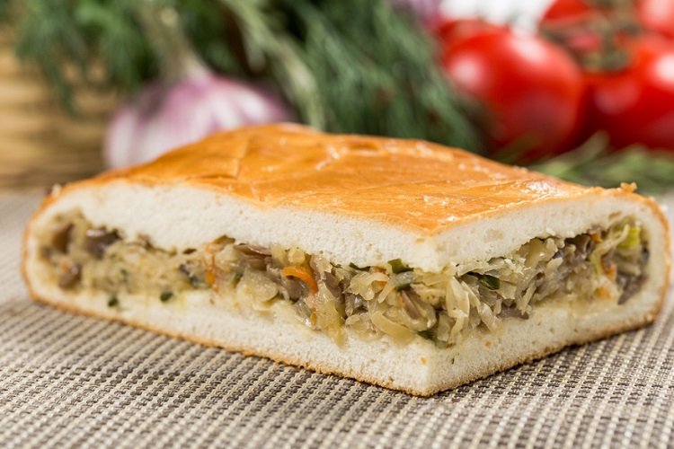 Заливной пирог с капустой и грибами