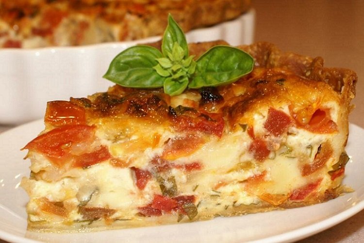 Заливной пирог с помидорами и капустой