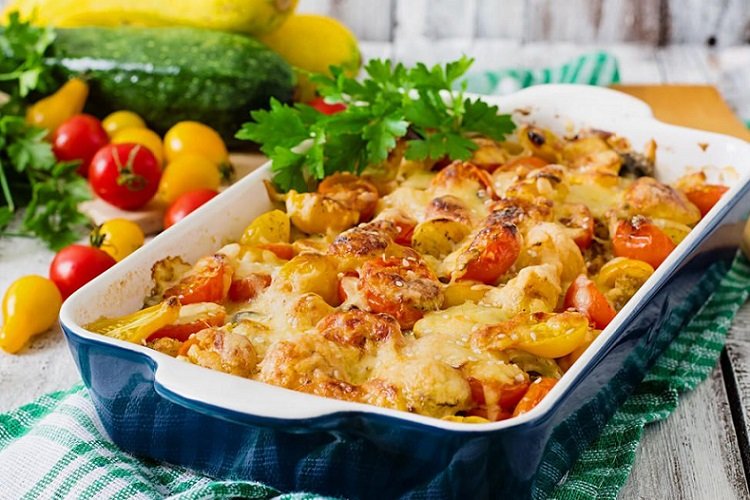 Запеканка из цветной капусты с овощами