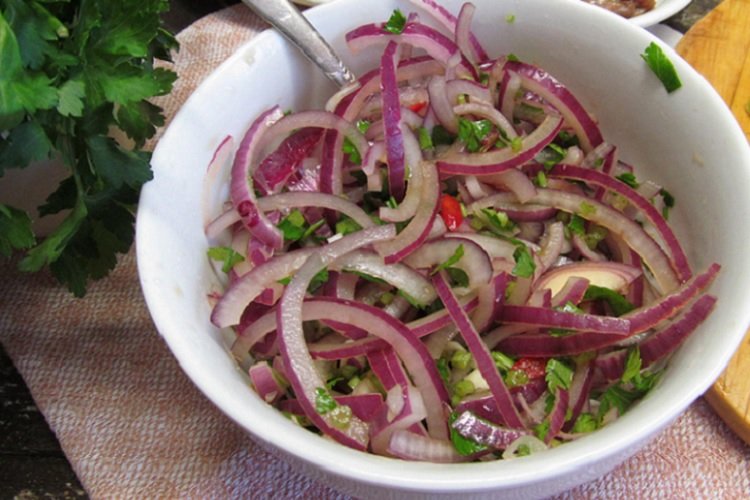 Лук, маринованный в соевом соусе