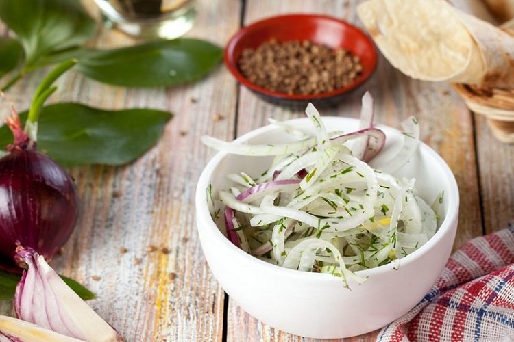 Маринованный лук с имбирем