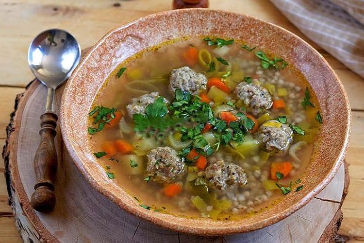 Гречневый суп с фрикадельками