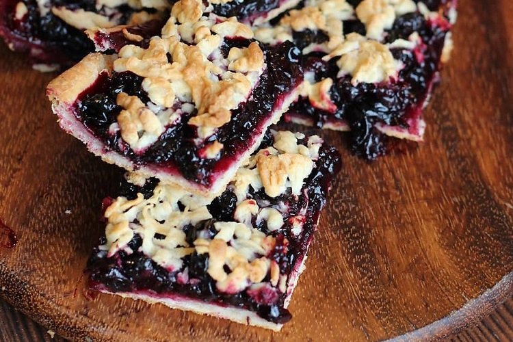 Пирог со смородиновым вареньем