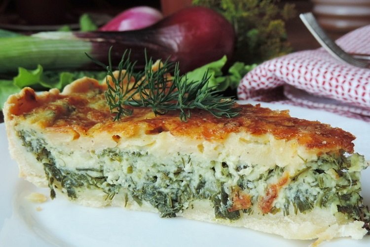 Заливной пирог с творогом и зеленью