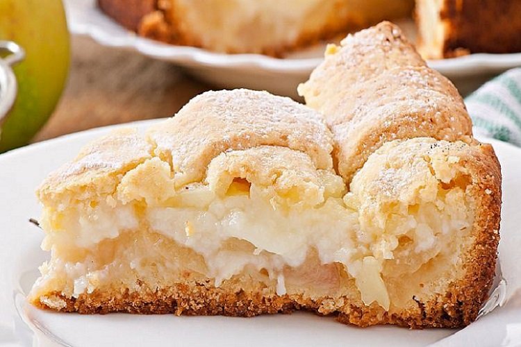 Нежный пирог с творогом и яблоками