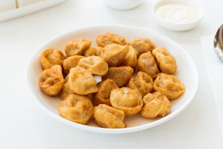 Хрустящие жареные пельмени в панировке