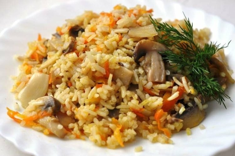 Плов с шампиньонами в мультиварке