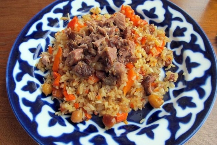 Рассыпчатый плов с говядиной и нутом