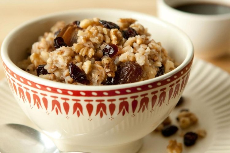 Сладкая гречка с изюмом и орехами