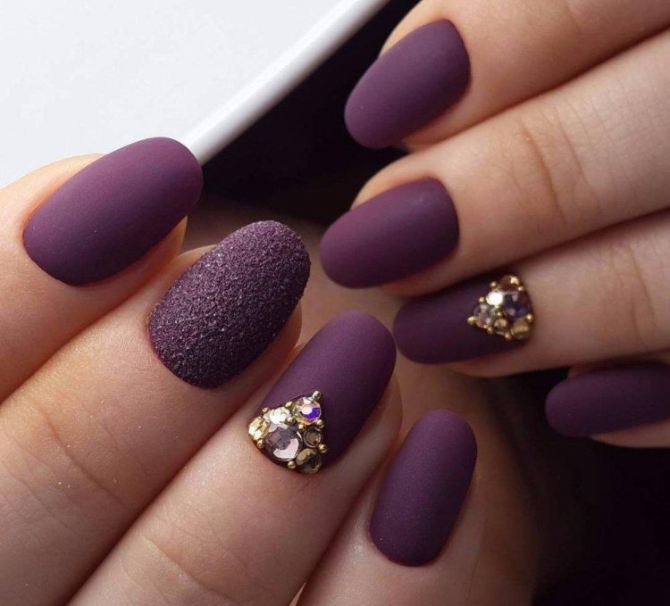 Матовый маникюр на короткие ногти