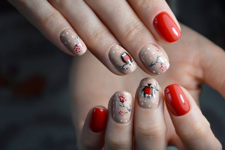 Новогодние рисунки на короткие ногти