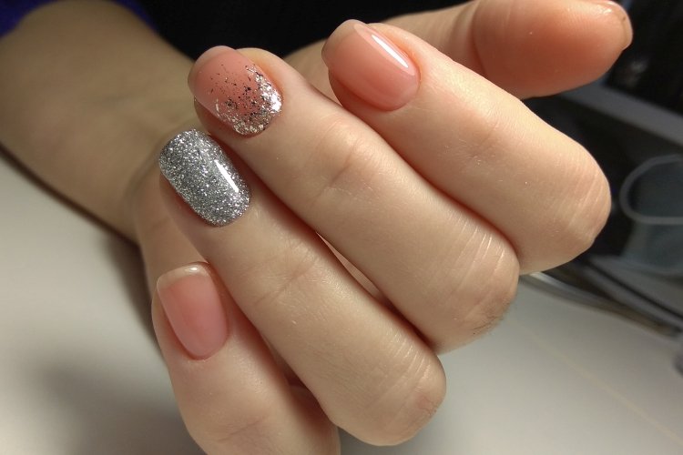 Полупрозрачный нюд с блестками