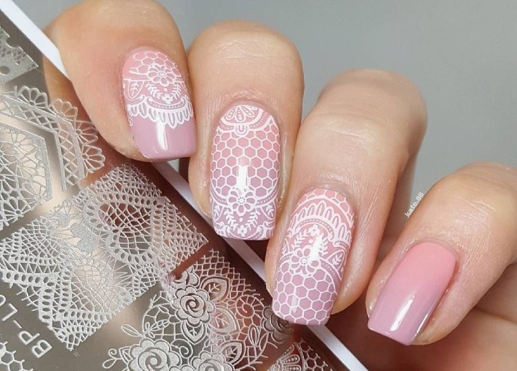 Белый ажурный стемпиг