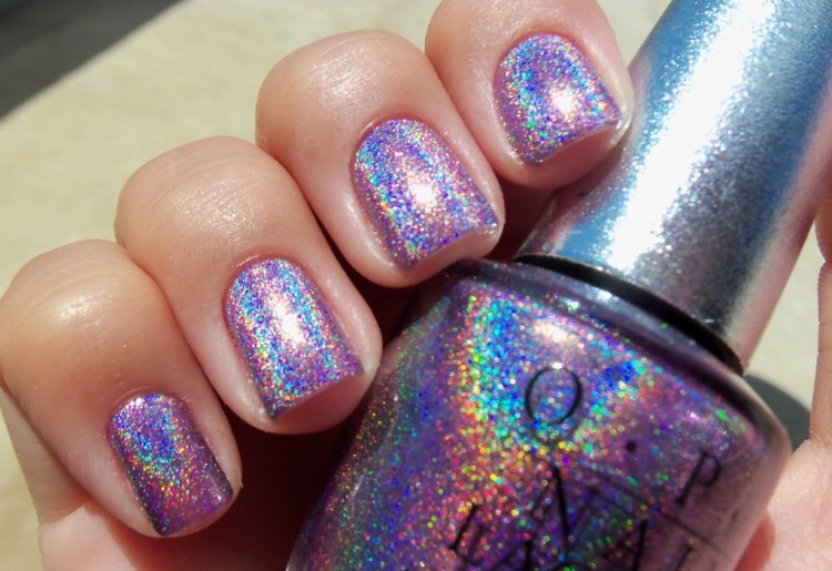 Маникюр с голографическим эффектом