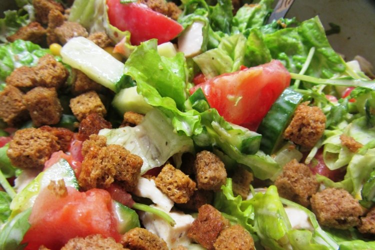 Овощной салат с кириешками