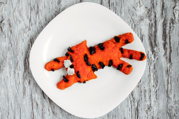 Новогодний салат в виде тигра