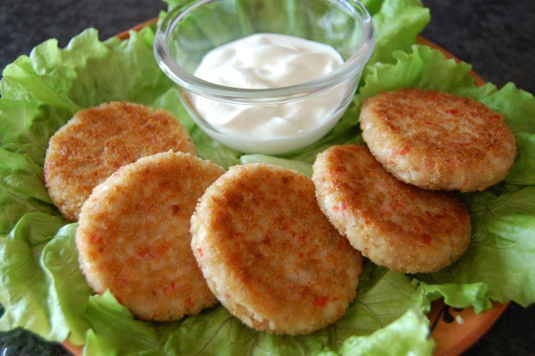 Котлеты из крабовых палочек с сыром