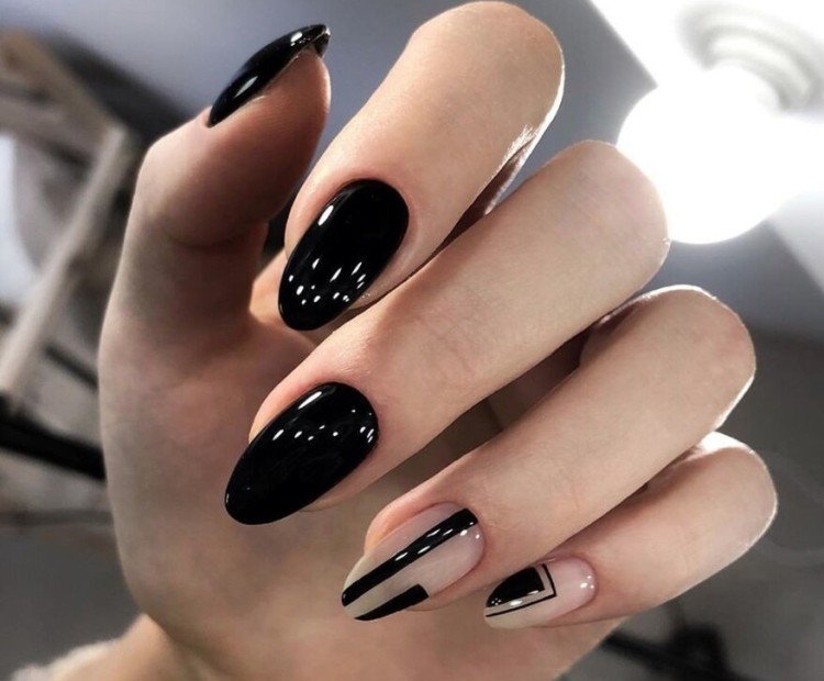 Черный маникюр