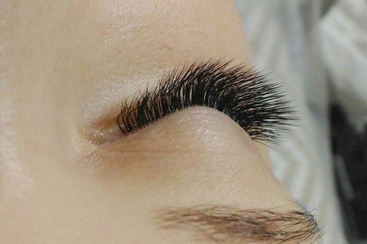 Пучковое наращивание ресниц