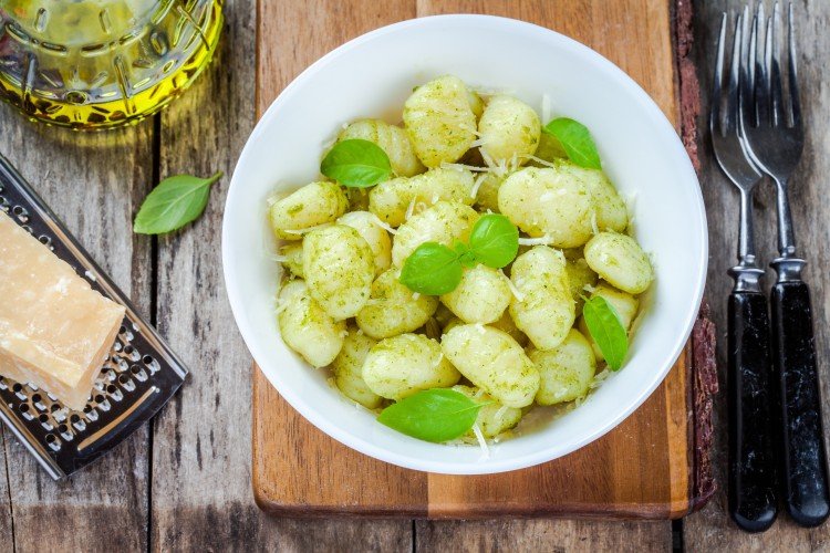 Картофельные ньокки с базиликом