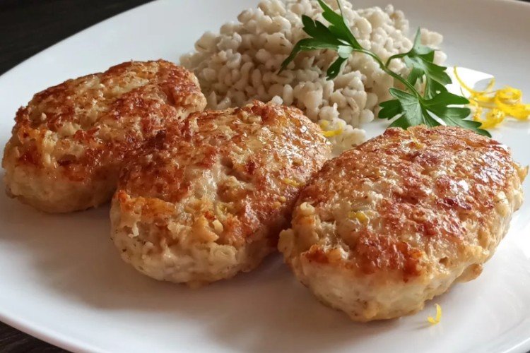 Котлеты из фарша ассорти, запеченные в духовке