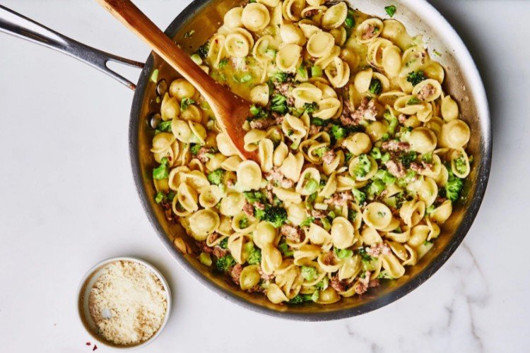 Макароны по-флотски с брокколи