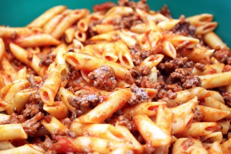 Макароны по-флотски с фаршем и томатным соусом