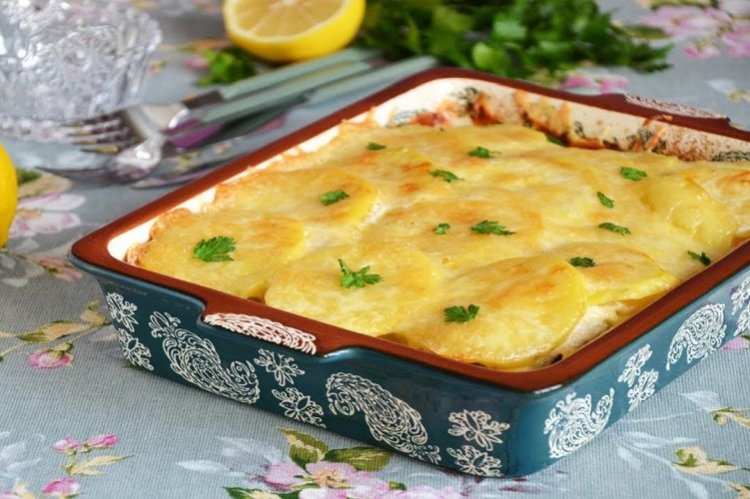 Курица с картошкой по-французски в духовке