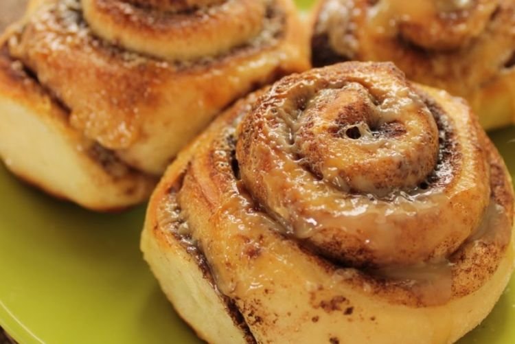 Булочки с корицей и сгущенкой