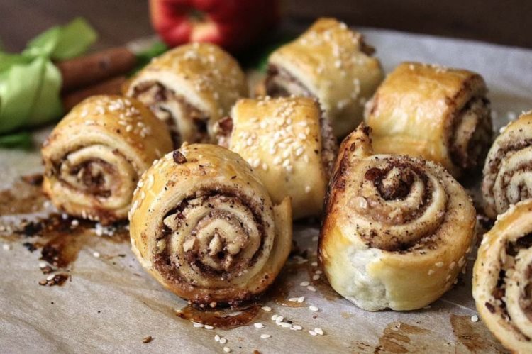 Булочки с корицей и орехами