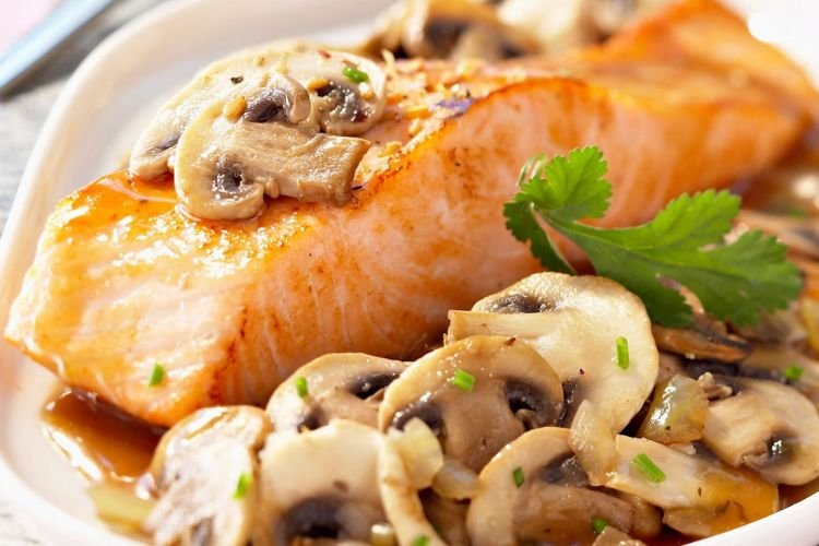 Семга с шампиньонами и картошкой в духовке
