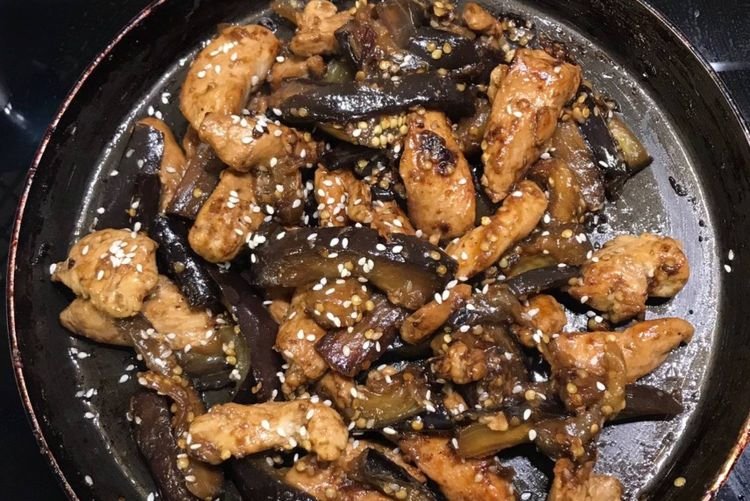 Куриное филе с баклажанами в духовке