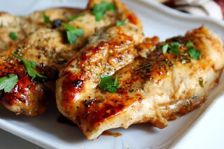 Пикантное куриное филе в духовке