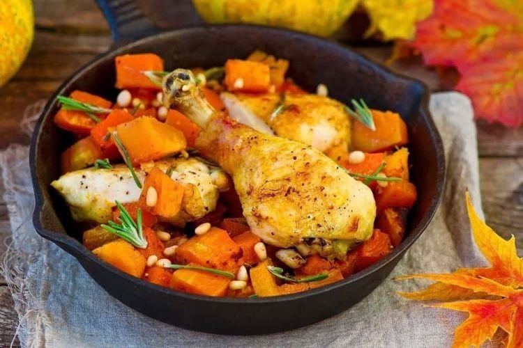 Куриные голени с тыквой в духовке