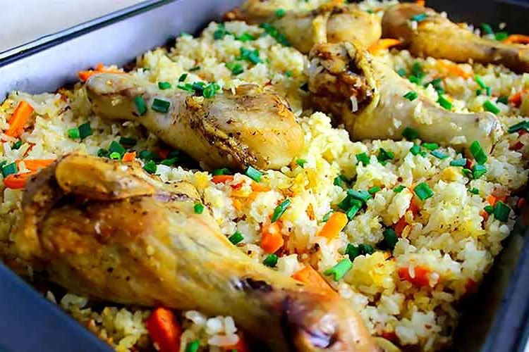 Куриные голени, запеченные с рисом в духовке